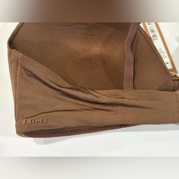 SKIMS Cocoa Seamless Bra - Picture 5 of 7